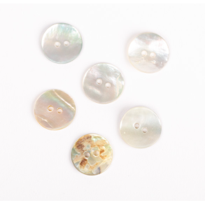 DROPS knap nr. 521: hvid perlemor 15mm.  Prisen er pr. stk.