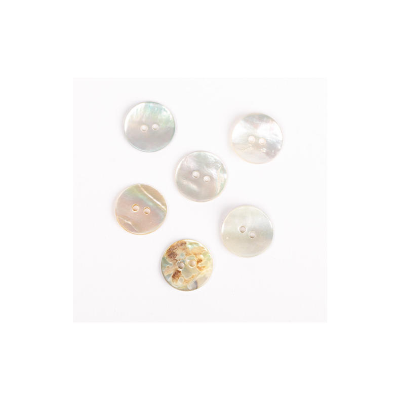 DROPS knap nr. 521: hvid perlemor 15mm.  Prisen er pr. stk.