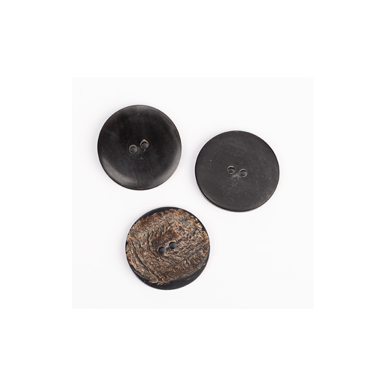 DROPS knap nr. 538: kantet b�ffelhorn 25mm. Prisen er pr. stk.