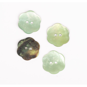 DROPS knap nr. 601: grn perlemorsblomst 20mm. Prisen er pr. stk.