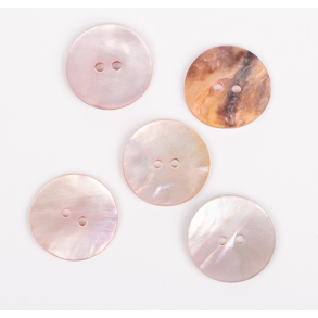 DROPS knap nr. 607: lys rosa perlemor 20mm. Prisen er pr. stk.