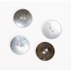 DROPS knap nr. 614: mnestrle perlemor 20mm. Prisen er pr. stk.