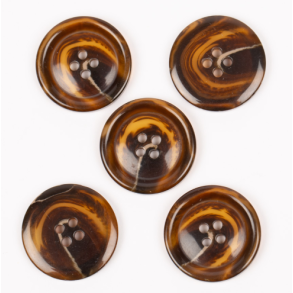 DROPS knap nr. 708: imiteret horn (teak) 25mm. Prisen er pr. stk.